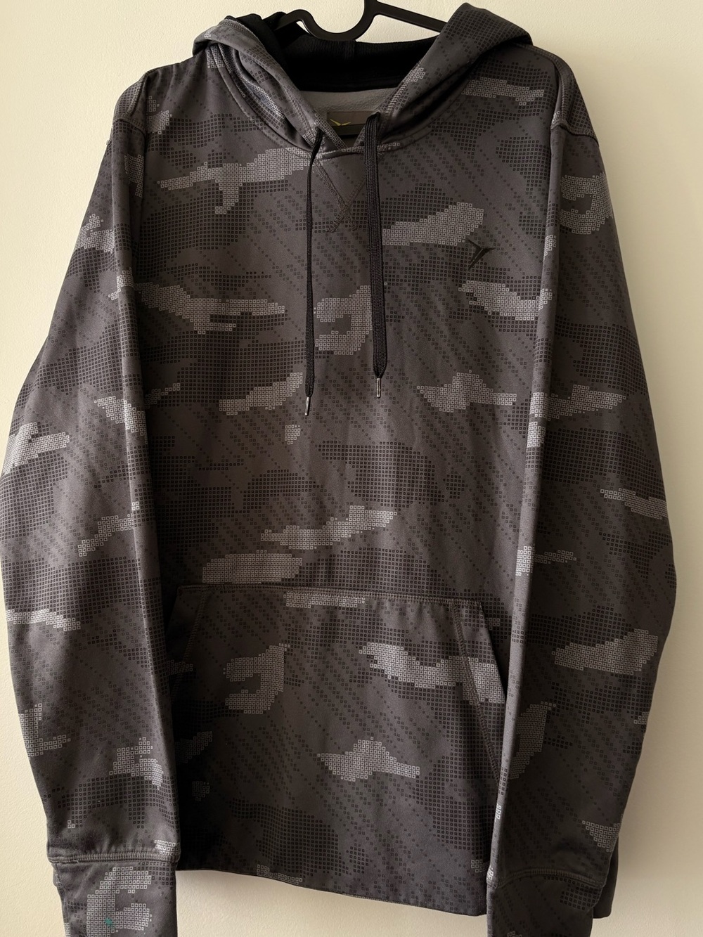 Old Navy Active Men’s M Gray Digital Camo Hoodie